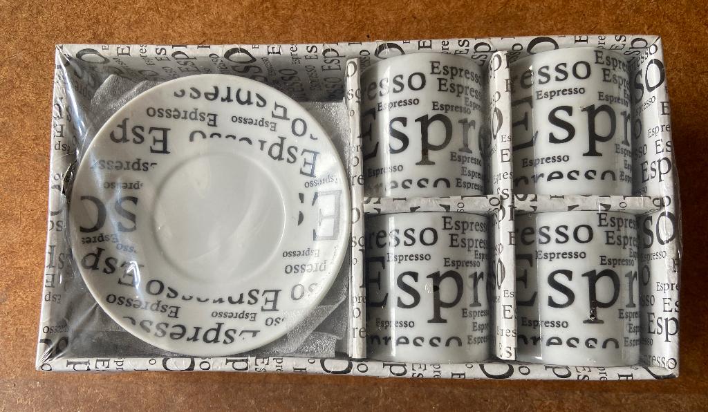4 Espresso Kop en Schotels in orginele verpakking, Antiek en Kunst, Ophalen