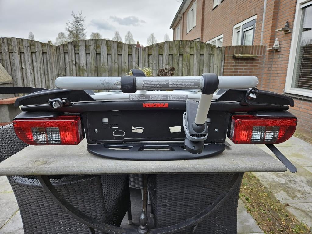 Fietsendrager Yakima just klick 2, Ophalen, Elektrische fiets, Zo goed als nieuw, 2 fietsen