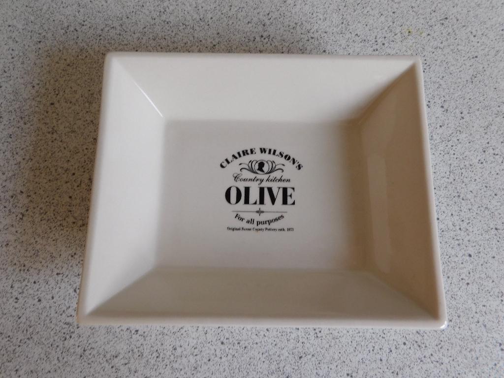 Schaal 15x13 cm. Olive Claire Wilson, Ophalen of Verzenden, Overige stijlen, Aardewerk, Schaal of Schalen