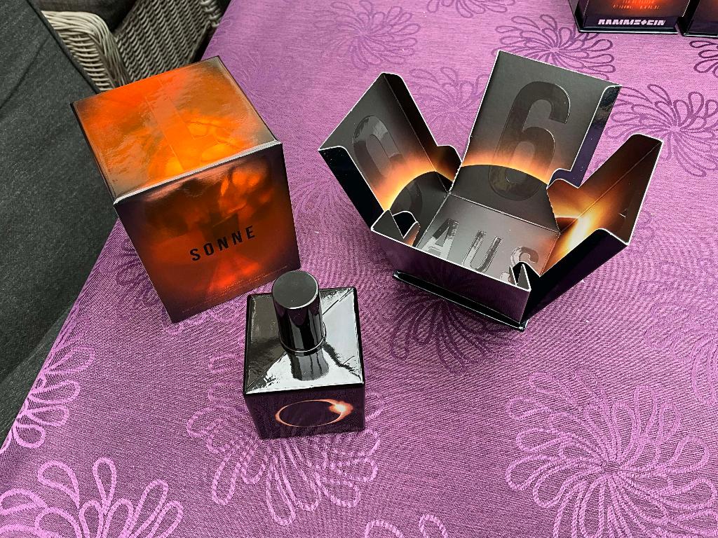 Rammstein Sonne Eau de Parfum 100ml Unisex, Nieuw, Ophalen of Verzenden, Foto of Kaart, Rammstein Sonne Eau de Parfum 100ml Unisex