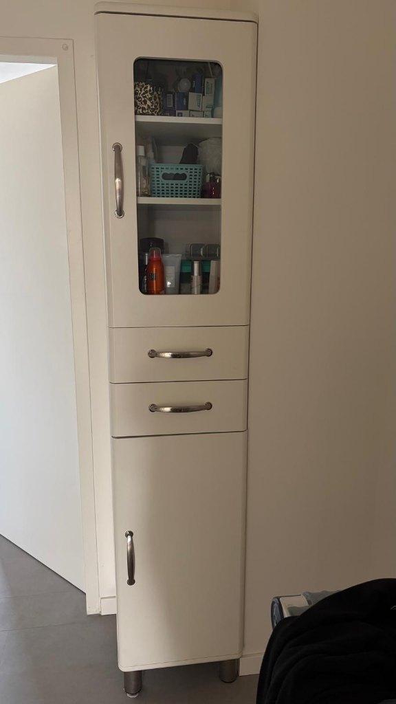 Badkamerkast in Retrostijl / Bathroom Cabinet, Huis en Inrichting, Badkamer | Badkamermeubels, Ophalen, (Half)hoge kast, Minder dan 50 cm