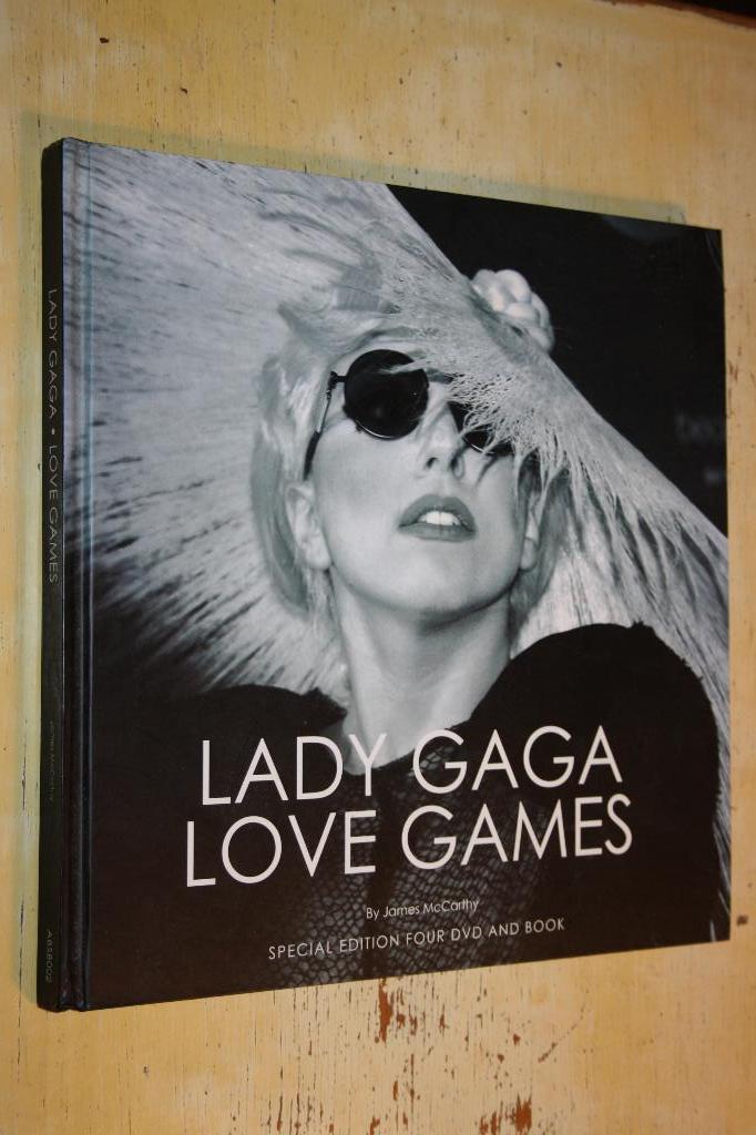 Lady Gaga Love Games 4-DVD Box Set Behind the Poker face, Alle leeftijden, Ophalen of Verzenden, Zo goed als nieuw