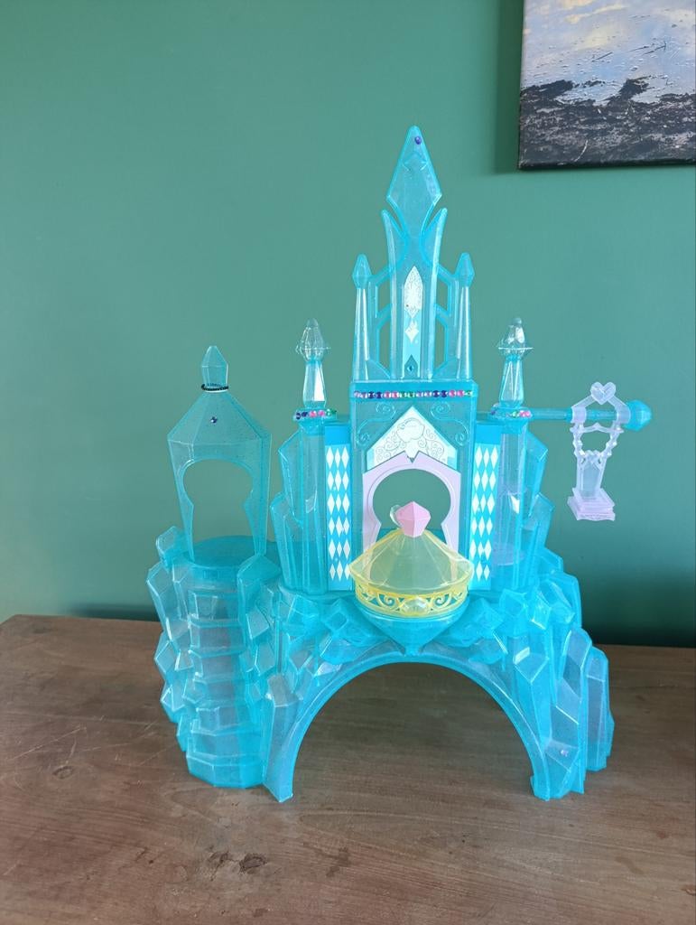 Ijspaleis Frozen met lichtjes, Kinderen en Baby's, Speelgoed | Poppenhuizen, Ophalen of Verzenden, Zo goed als nieuw, Poppenhuis