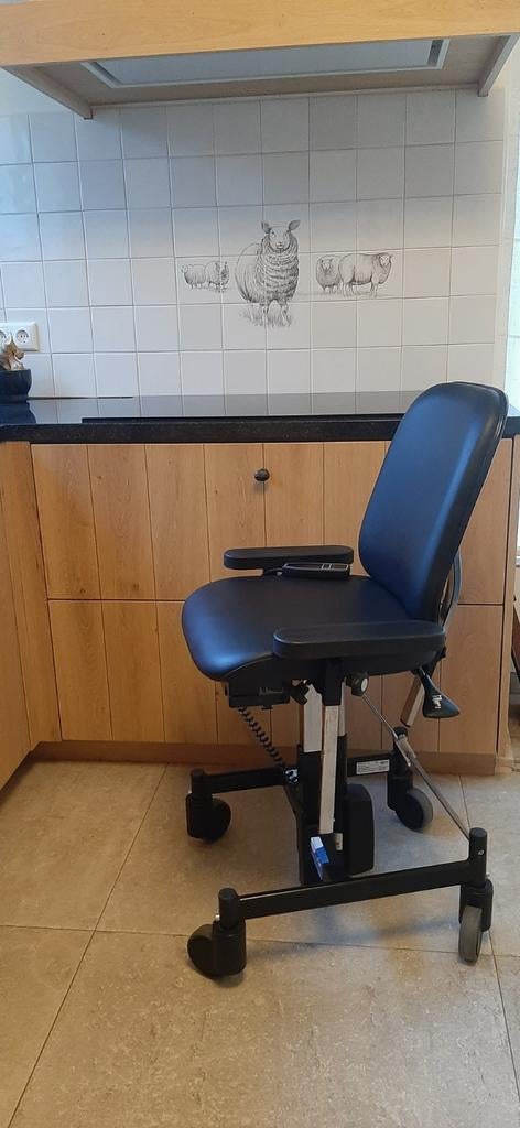TE KOOP elektrische trippelstoel Medross Mondo, Ophalen