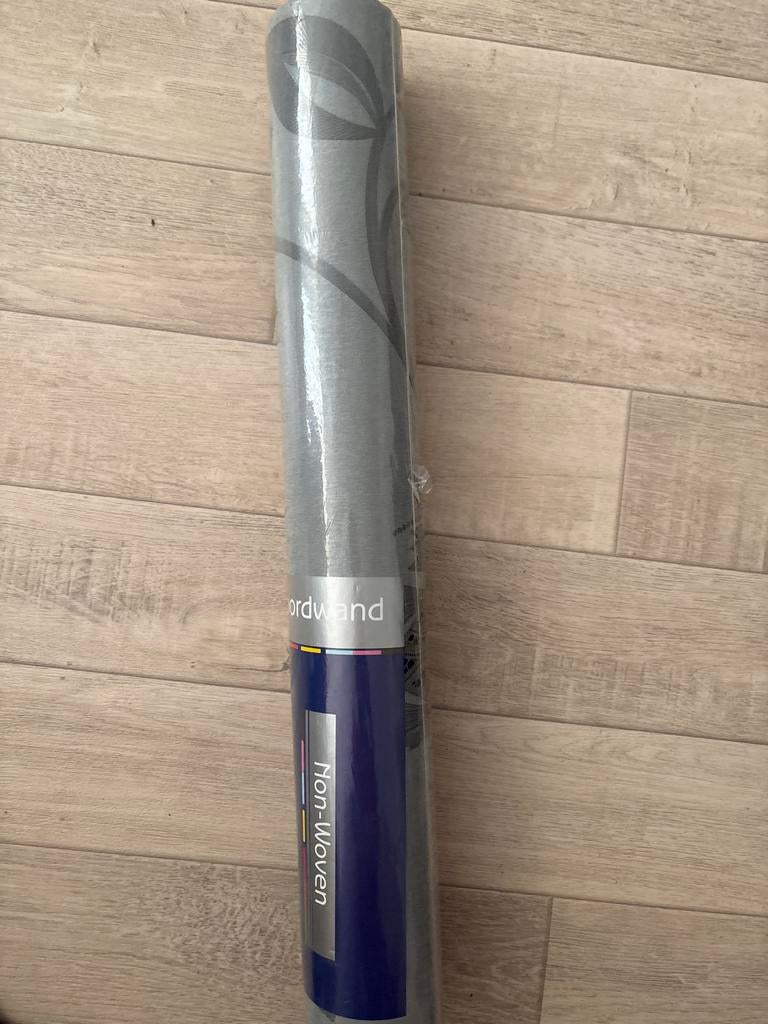 Grijs non-woven behang met patroon, Huis en Inrichting, Ophalen of Verzenden, Minder dan 10 m², Grijs