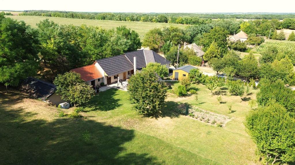 Volledig gerenoveerd landhuis ten zuiden van het Balatonmeer, Huizen en Kamers, Buitenland, Palfa, Dorp, 5 kamers, 107 m²