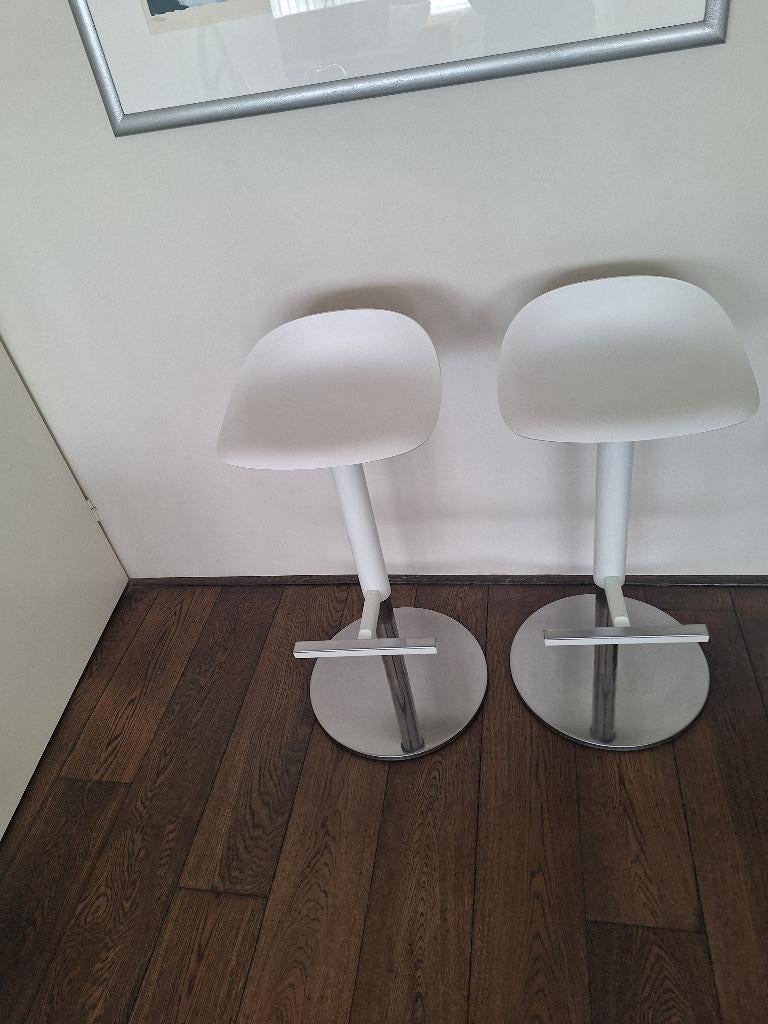 Witte Ikea barkrukken, Ophalen, 60 tot 90 cm, Zo goed als nieuw, In hoogte verstelbaar