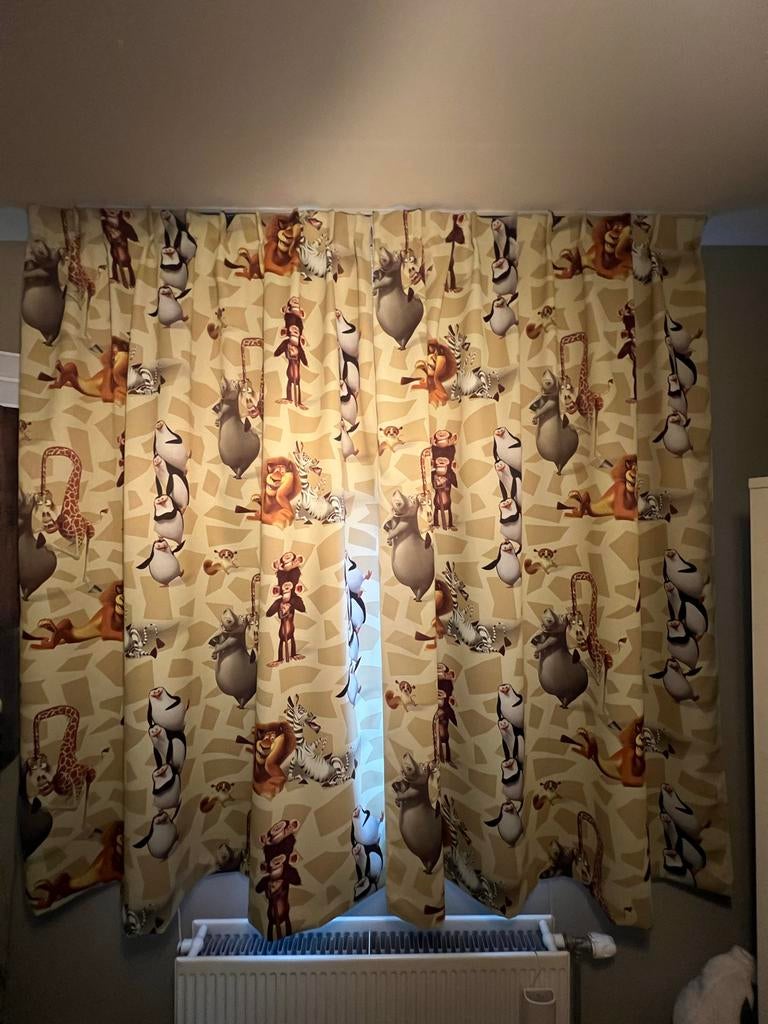 Madagascar Disney Gordijnen 180x180 cm, Ophalen of Verzenden, Minder dan 10 m², Beige