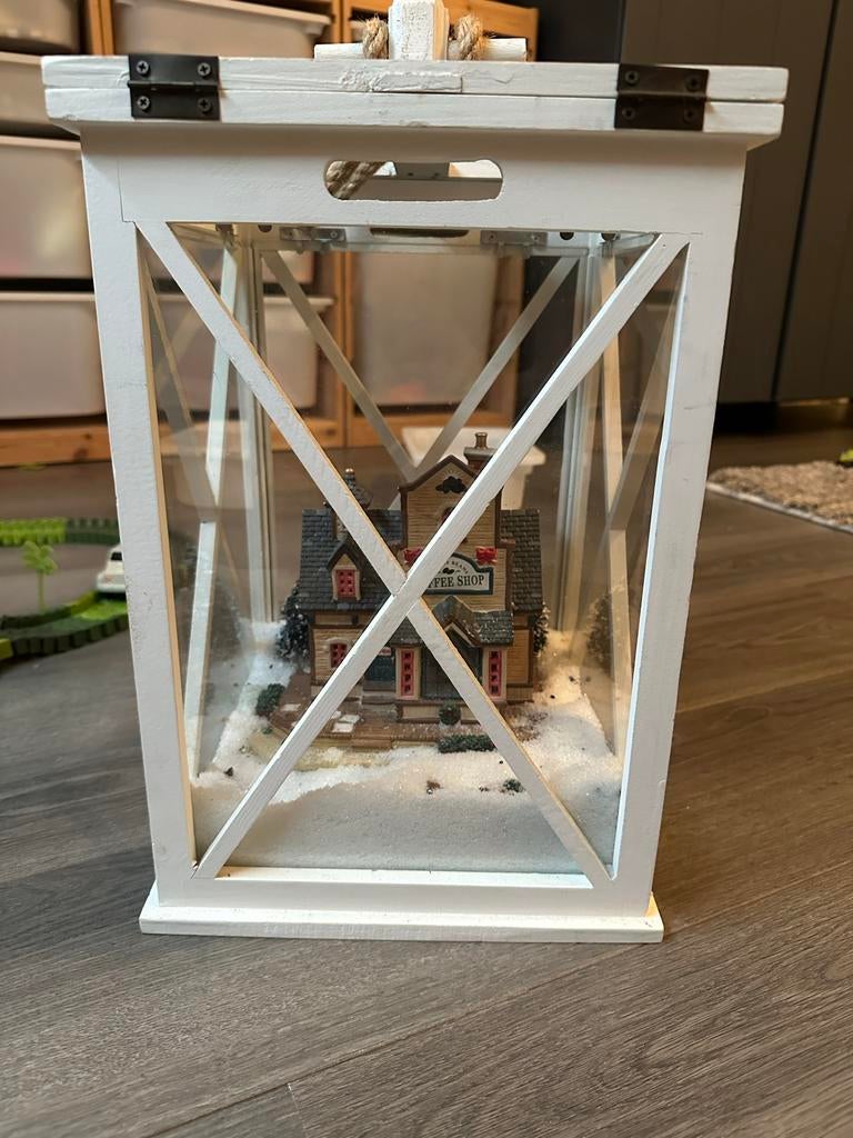 Decoratieve witte lantaarn met huisje, Wit, Ophalen of Verzenden, Zo goed als nieuw, Hout