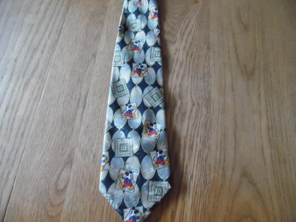 Disney stropdas Mickey Unlimited Disney grijs blauw en zgan, Ophalen of Verzenden, Mickey Mouse, Zo goed als nieuw, Kleding of Textiel