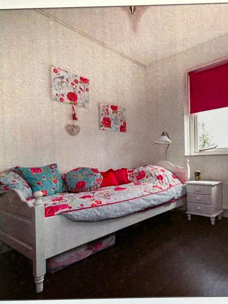 Meisjeskamer compleet met bed, bureau en nachtkastje, Ophalen, 85 tot 100 cm, Gebruikt, Lattenbodem