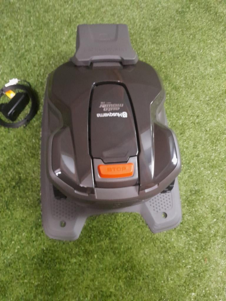Husqvarna robotmaaiers nieuw en ingeruild, Ophalen of Verzenden, Zo goed als nieuw, 20 tot 25 cm