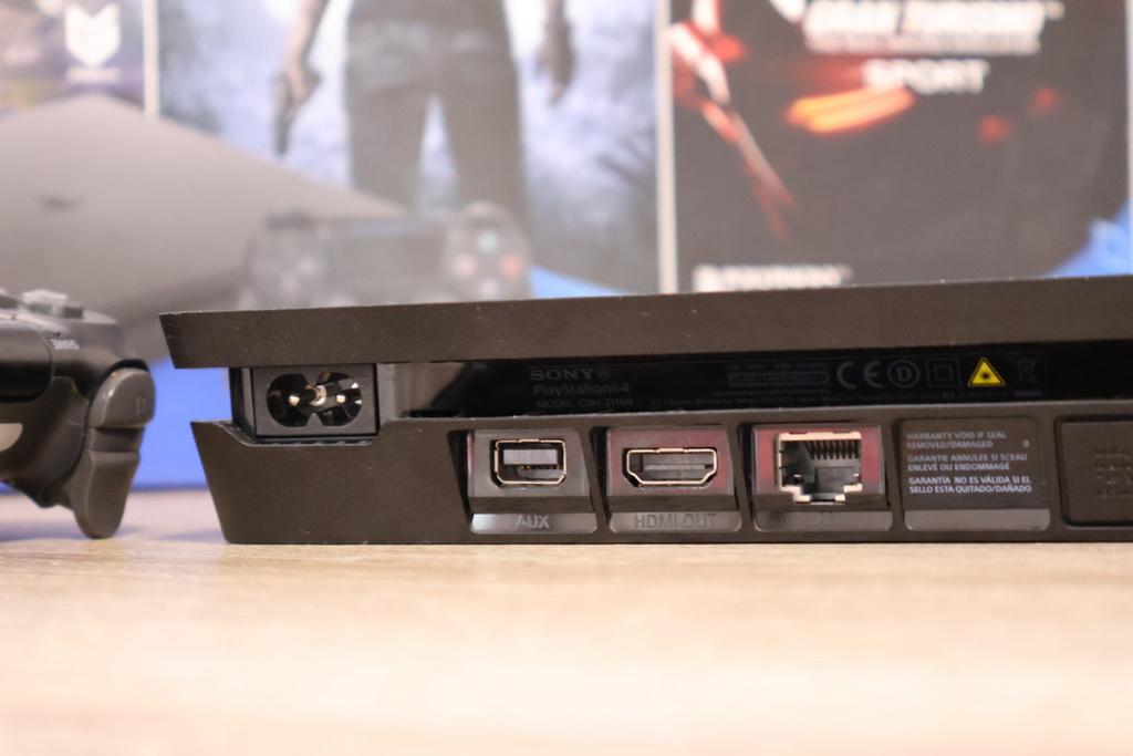 Sony PlayStation 4 SLIM + 1 Controller + 7 Spellen, Ophalen of Verzenden, Zo goed als nieuw, Met 1 controller, Slim