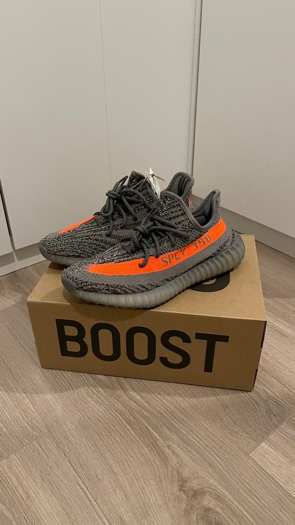 Yeezy Boost 350 V2 Beluga Reflective 43 1/3, Kleding | Heren, Schoenen, Overige kleuren, Nieuw, Ophalen of Verzenden, Sneakers of Gympen