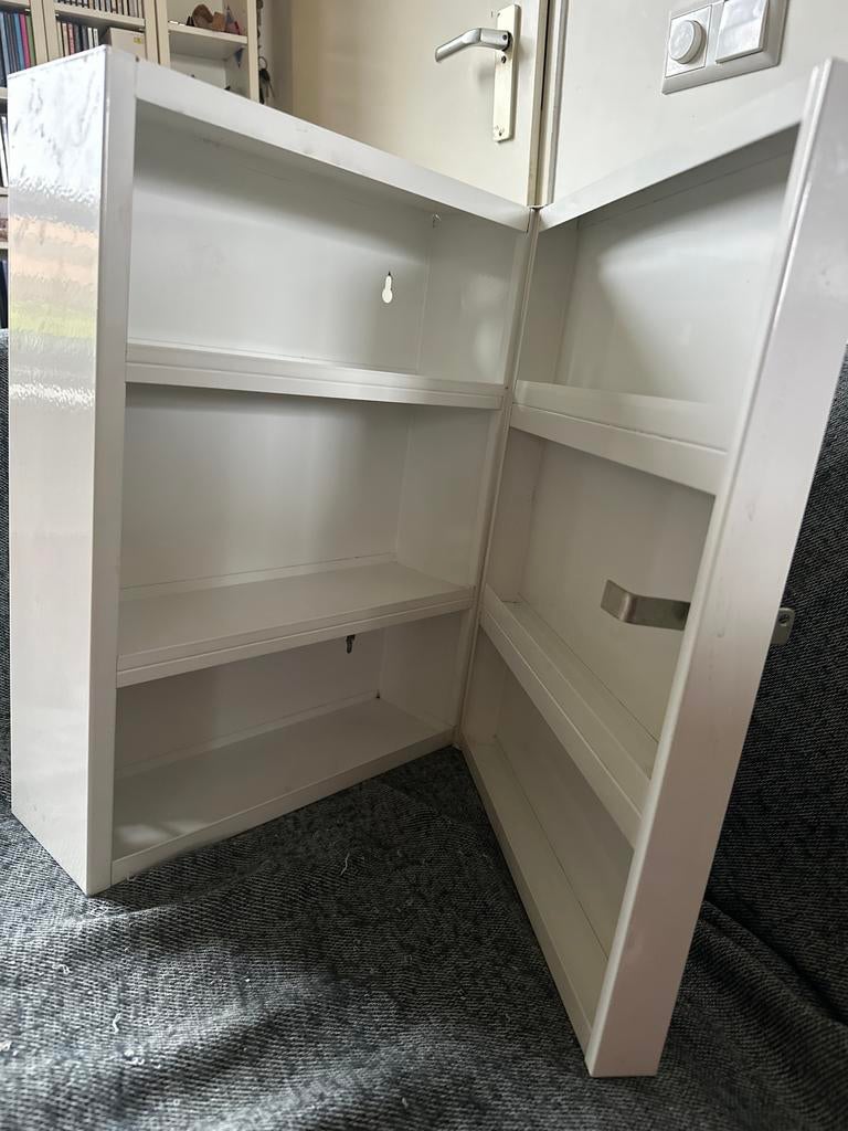 IKEA medicijnkastje - functioneel en afsluitbaar, Minder dan 50 cm, Ophalen of Verzenden, Zo goed als nieuw, Minder dan 25 cm