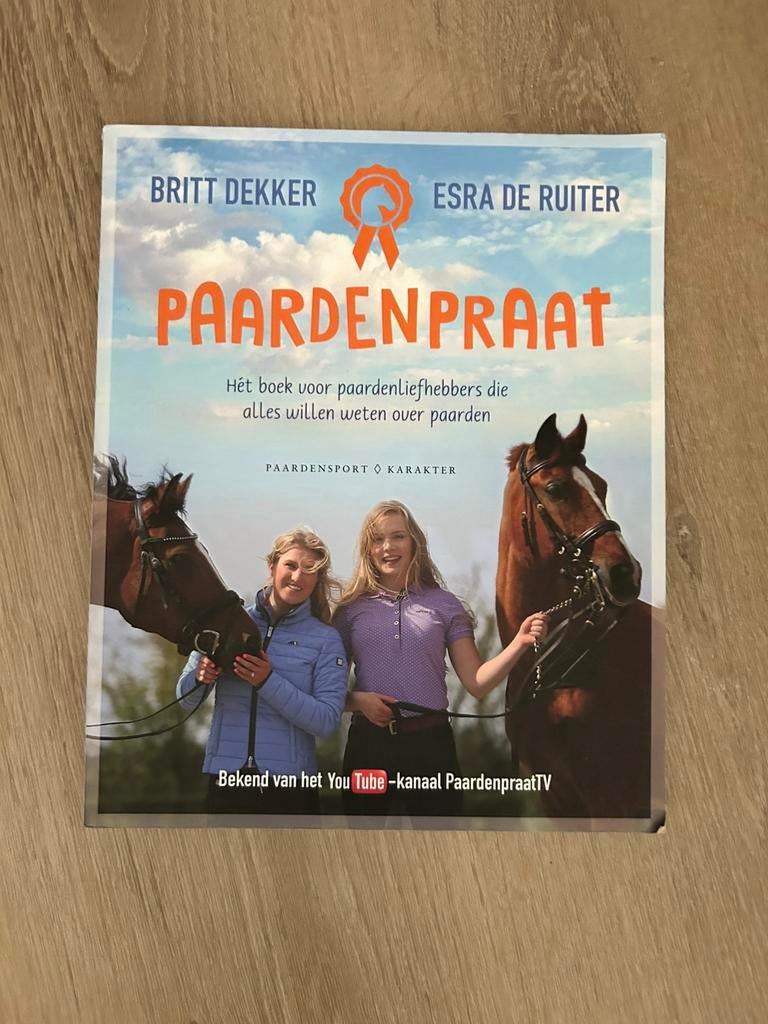 Paardenpraat tv boek, Ophalen of Verzenden, Zo goed als nieuw