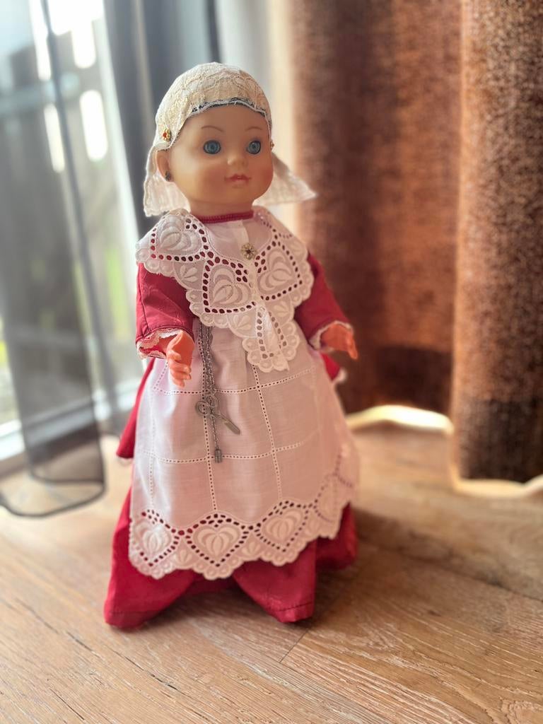 Pop friese klederdracht, Verzamelen, Poppen, Ophalen of Verzenden, Zo goed als nieuw, Pop