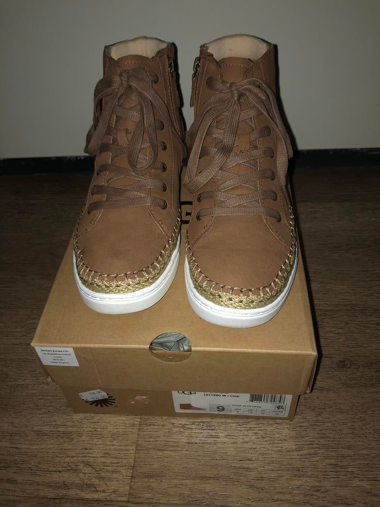 Te koop dames uggs, Ophalen, Zo goed als nieuw, Sneakers of Gympen