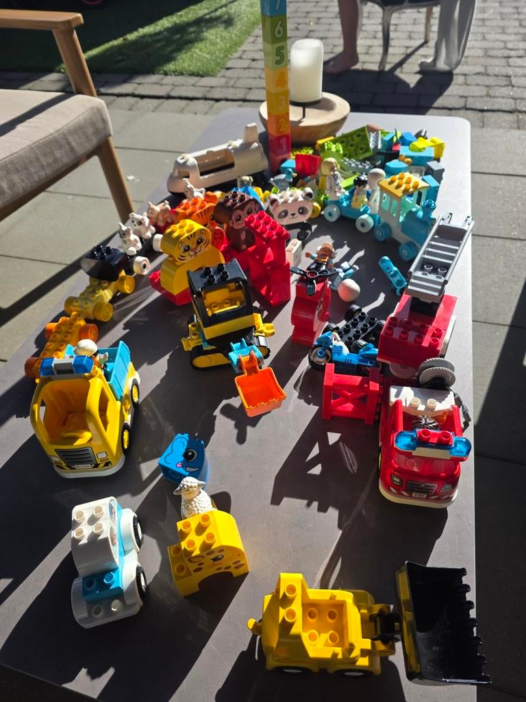 Duplo speelgoed met voertuigen en figuren, Ophalen