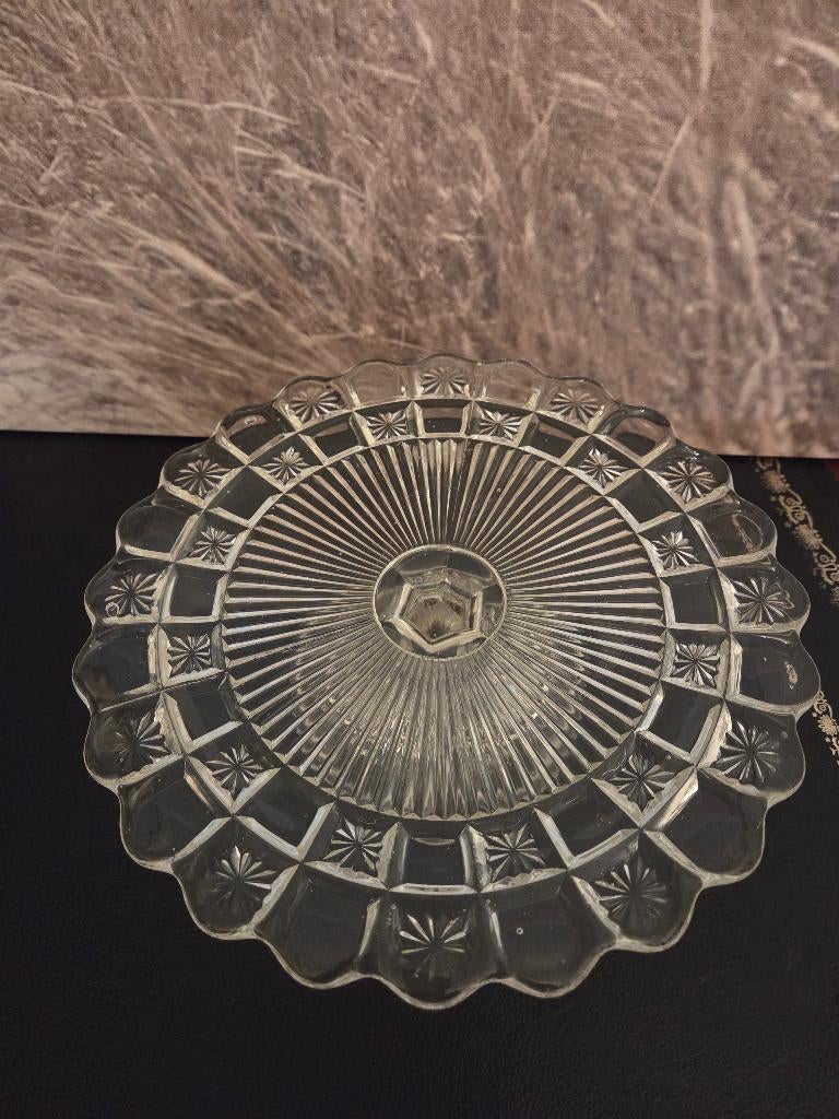 Vintage glazen taartschaal of cakeschaal op voet, Antiek en Kunst, Antiek | Glas en Kristal, Ophalen of Verzenden
