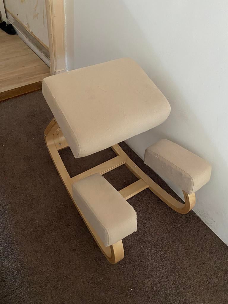 Ergonomische kniestoel JRM, Huis en Inrichting, Ophalen, Gebruikt, Beige, Bureaukruk