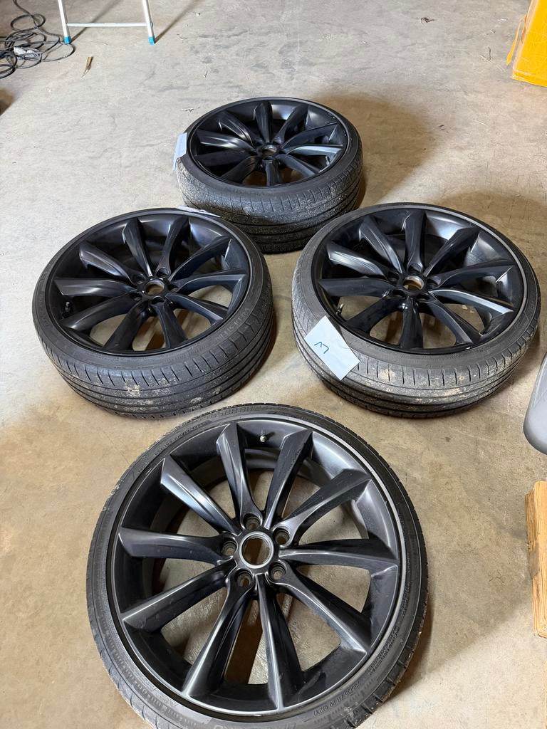 Tesla Model 3 20 inch Turbine Velgen met Goede Banden, Ophalen, Gebruikt, 20 inch, Banden en Velgen