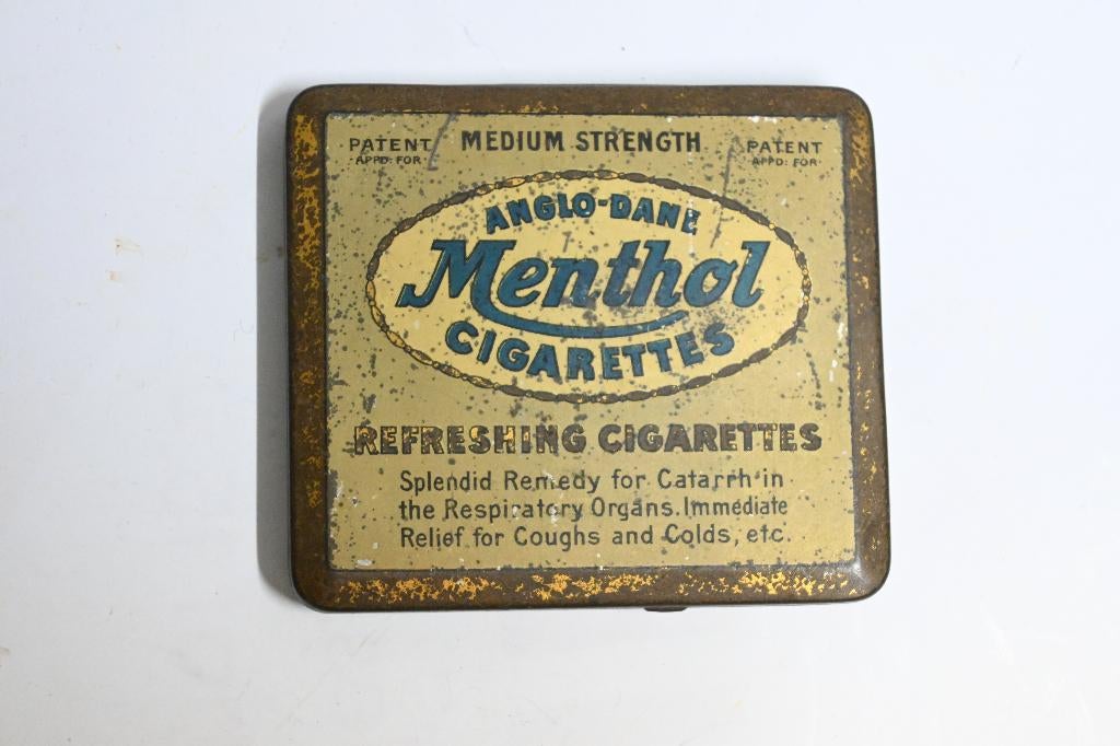 wo1 blikje anglo dane menthol sigaretten tegen keelpijn, Verzamelen, Rookartikelen, Aanstekers en Luciferdoosjes, Gebruikt, Tabaksdoos of Verpakking