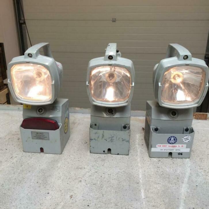 Bosch KKE 100L oplaadbare schijnwerper uit DU leger