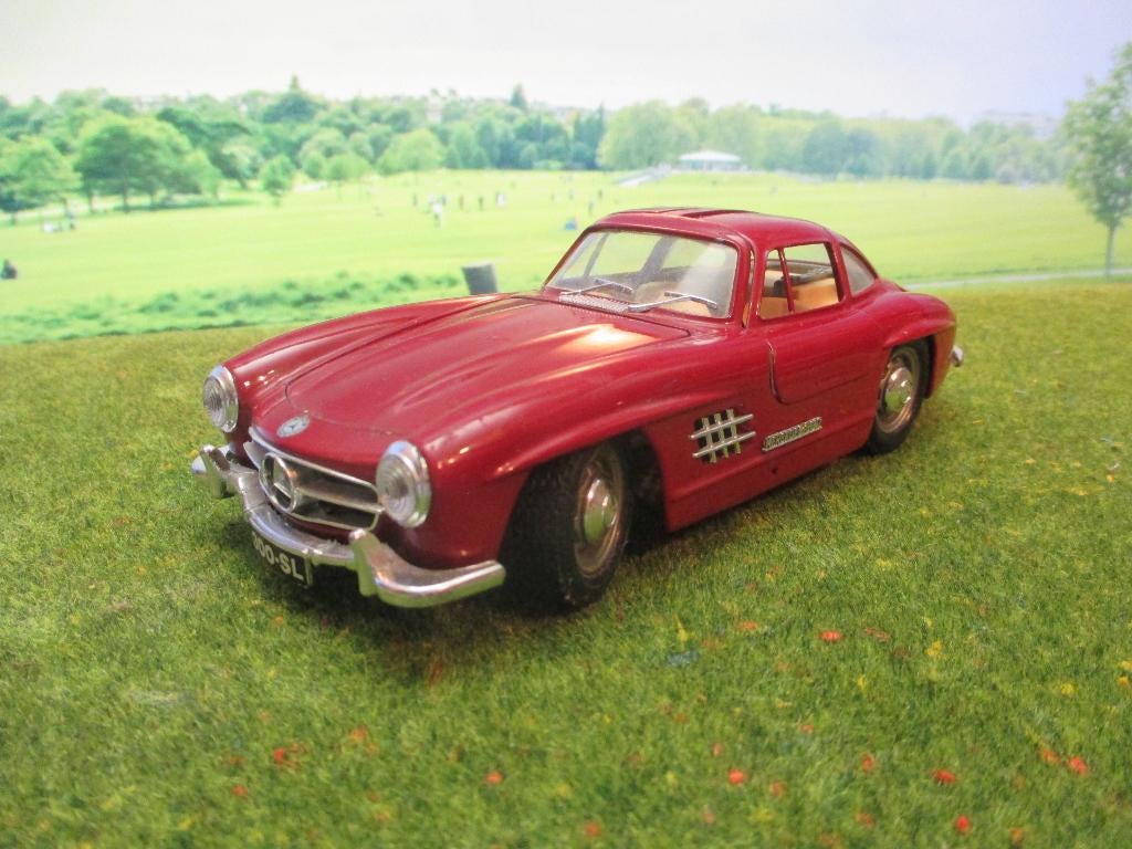 1:24 1954 Mercedes Benz 300 SL Gullwing - Bburago donkerrood, Ophalen of Verzenden, Gebruikt, Bburago