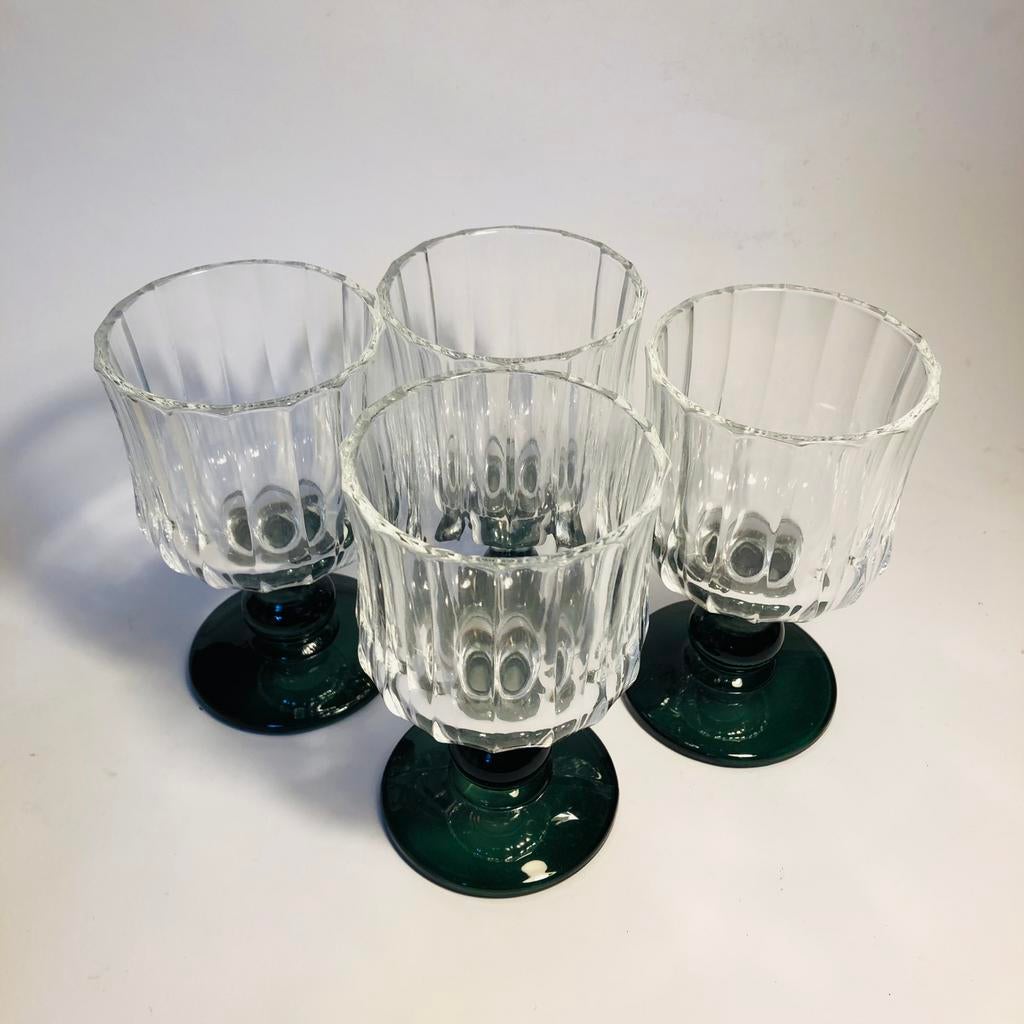 Vier Gusta Bella Nonna wijnglazen met donkergroene voet, Verzenden, Zo goed als nieuw, Overige typen