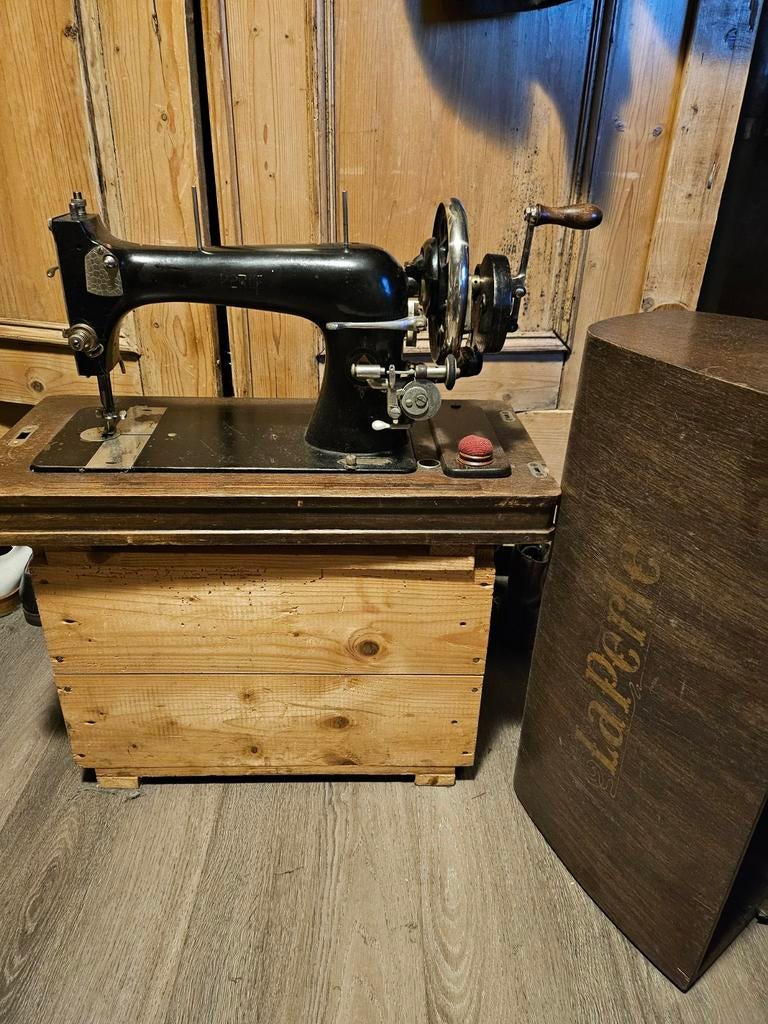Antieke naaimachine uit 1910 - 1930 +-, Antiek en Kunst, Antiek | Naaimachines, Ophalen
