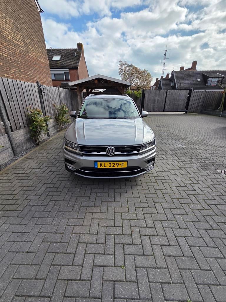 Volkswagen Tiguan 1.4 TSI 110KW/180PK 6DSG M16 2016 Grijs, Stof, 1800 kg, Origineel Nederlands, Particulier