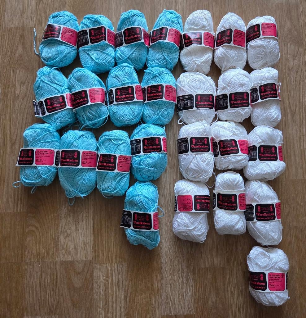 26 bollen wol (wit en aqua), 100% katoen, Hobby en Vrije tijd, Breien en Haken, Ophalen of Verzenden, Zo goed als nieuw, Breien of Haken