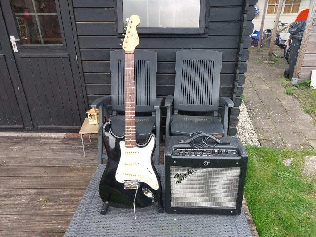 Squier ll Stratocaster met Fender Mustang I versterker, Ophalen, Fender, Gebruikt, Met versterker