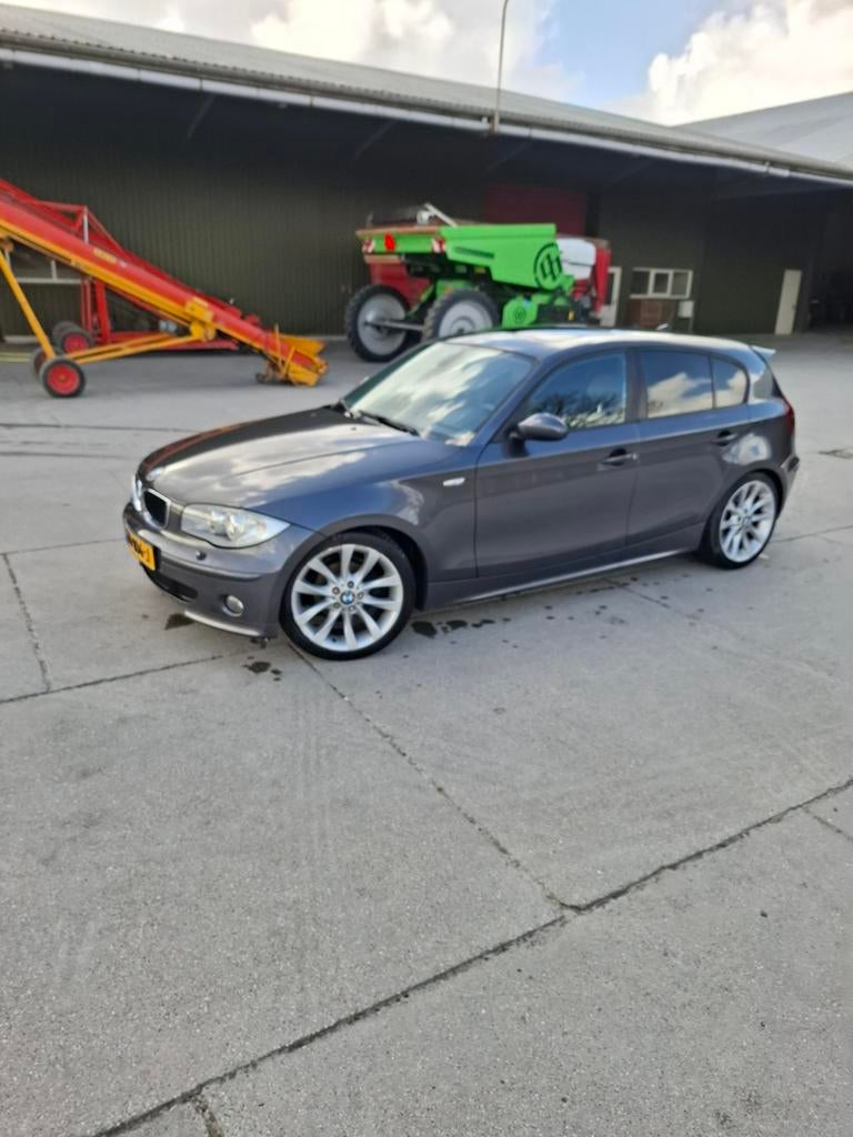 BMW 120i 150pk 2004, ketting vervangen, Auto's, 1-Serie, Achterwielaandrijving, 1995 cc, Zwart