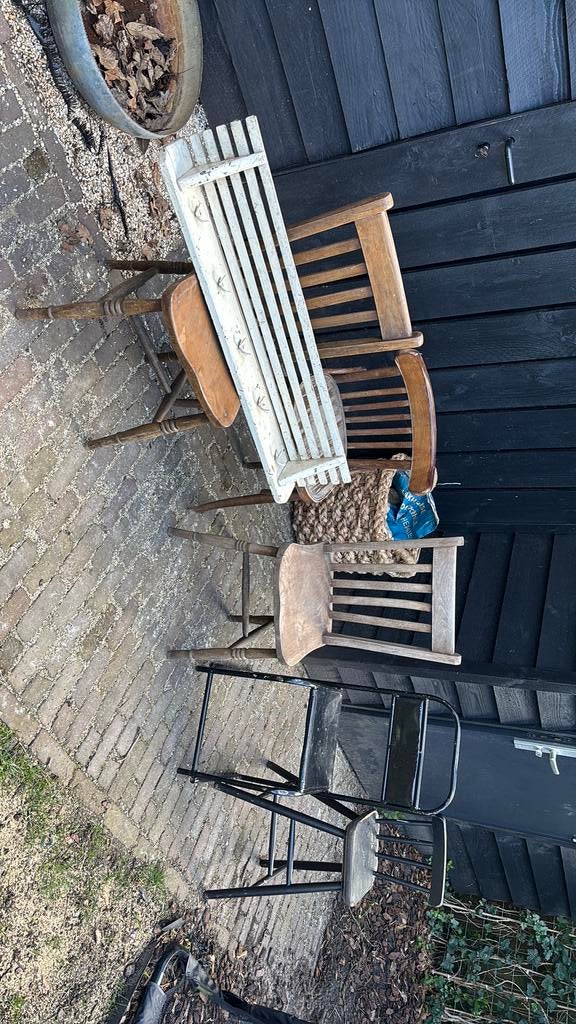 Graag alle stoeltjes en kapstok samen weg, Ophalen