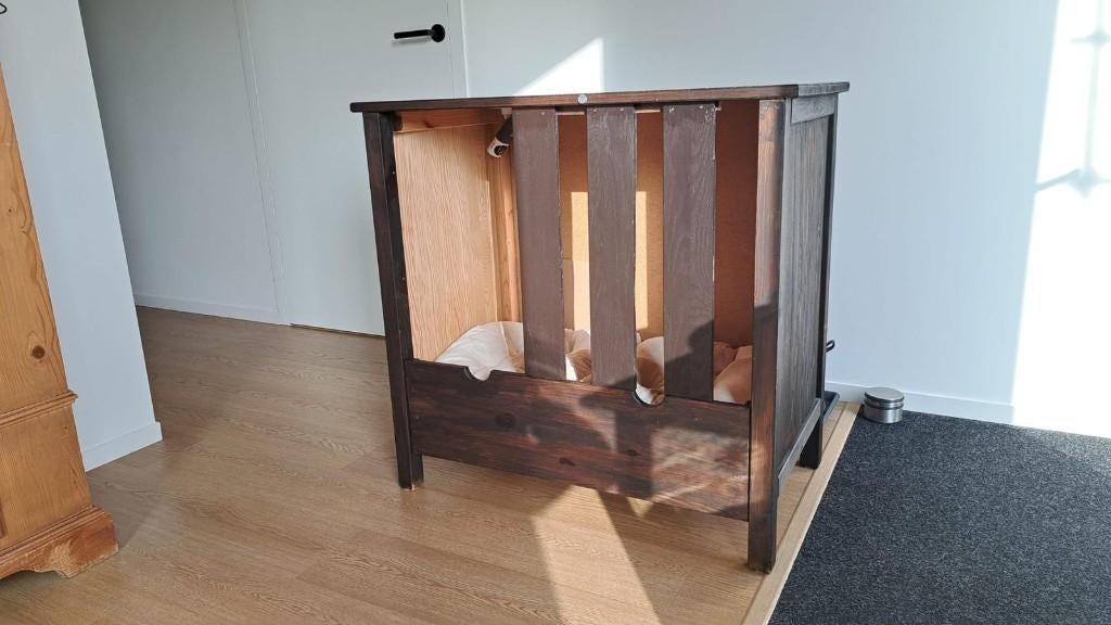 Houten hondenhok/-meubel voor binnen, Ophalen, Gebruikt, 65 tot 100 cm, Hondenhok