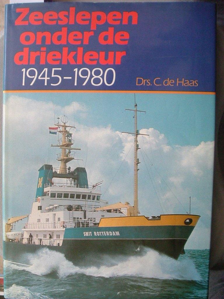 Zeeslepen onder de driekleur, 1945 - 1980., Verzamelen, Ophalen of Verzenden, Zo goed als nieuw, Motorboot, Boek of Tijdschrift
