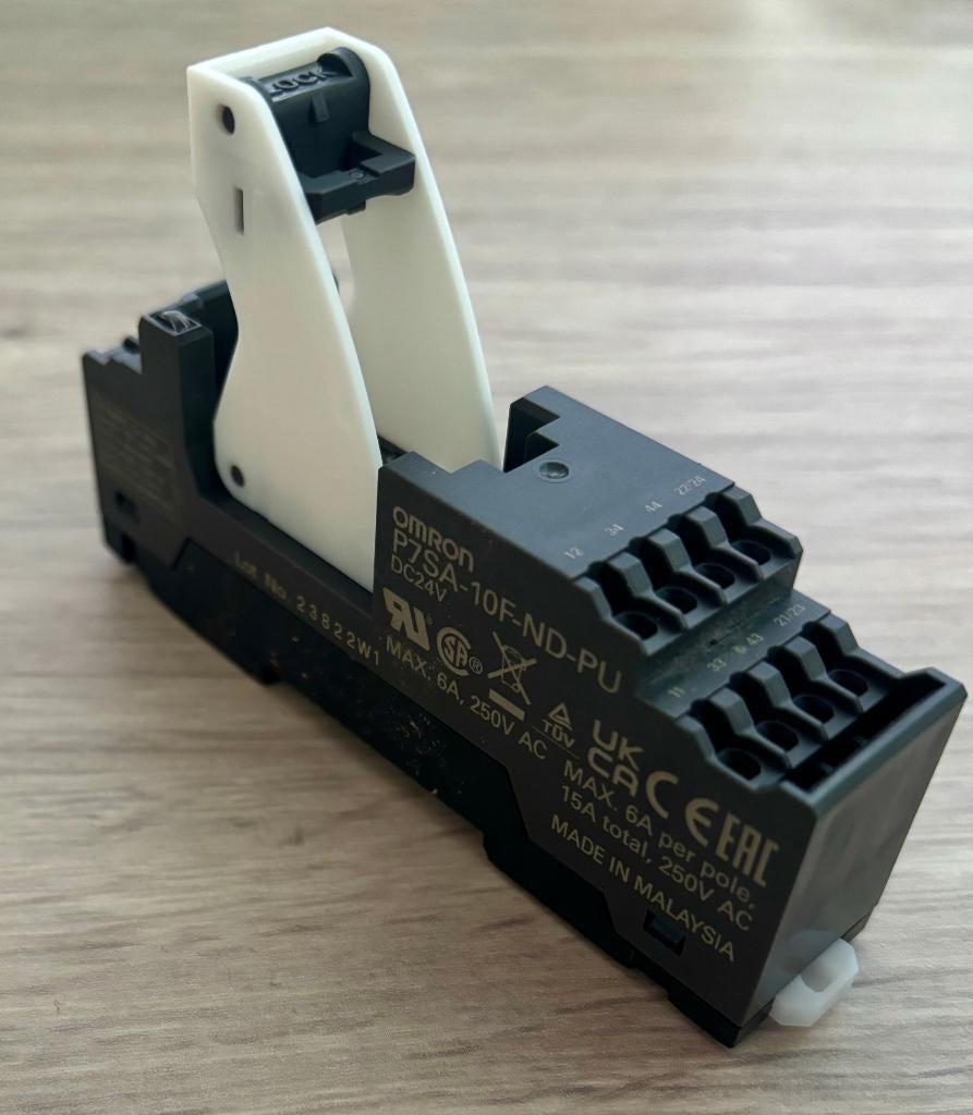 OMRON - Relaisvoet - Relais Socket - P7SA-10F-ND-PU DC24, Ophalen of Verzenden, Nieuw