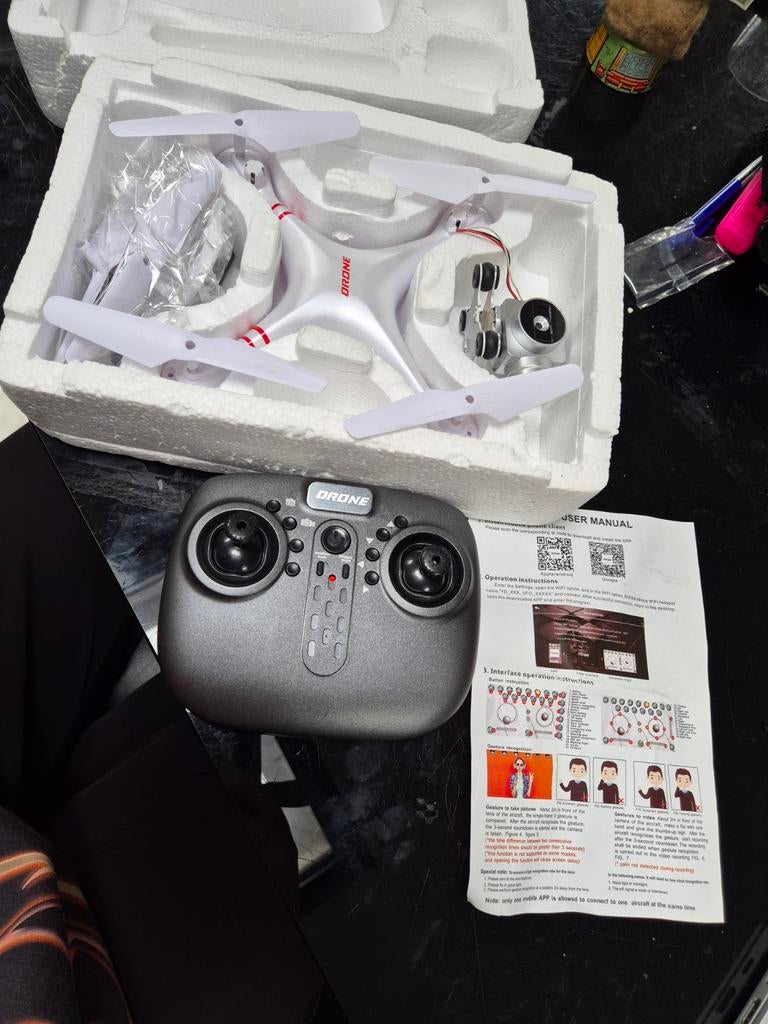 Witte drone met camera en afstandsbediening, Basiskwaliteit, Overige merken, Nieuw, Minder dan 100 meter