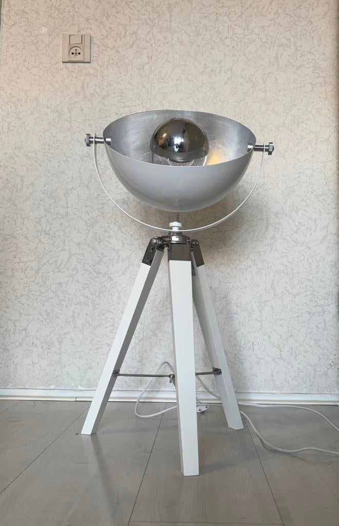 Eglo vintage vloerlamp, wit en chroom, Huis en Inrichting, Lampen | Vloerlampen, Ophalen of Verzenden, Zo goed als nieuw, Hout