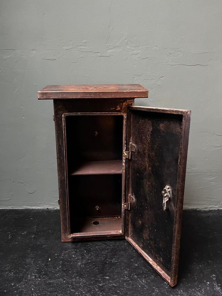 Metalen kastje, cortenstaal, industrieel 64x32cm, Ophalen of Verzenden, Gebruikt