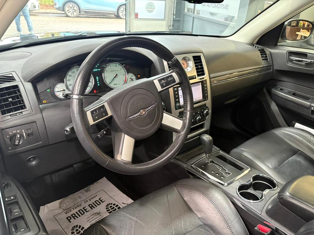 Chrysler 300C 6.1 V8 HEMI SRT-8|AUT|SCHUIFDAK|LEDER|CRUIS|ST, Automaat, Traction-control, Blauw, 120 €/maand