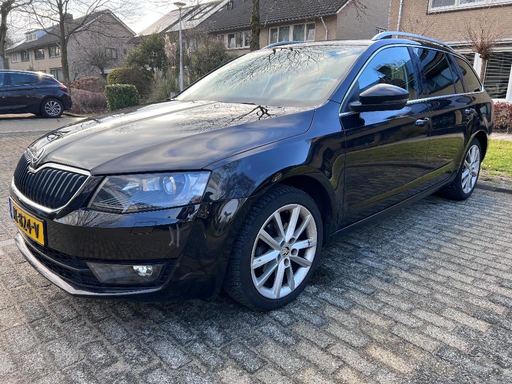 Skoda Octavia Combi 1.2 TSI Style Business | Nieuwe APK, Auto's, Voorwielaandrijving, Stof, 4 cilinders, 610 kg