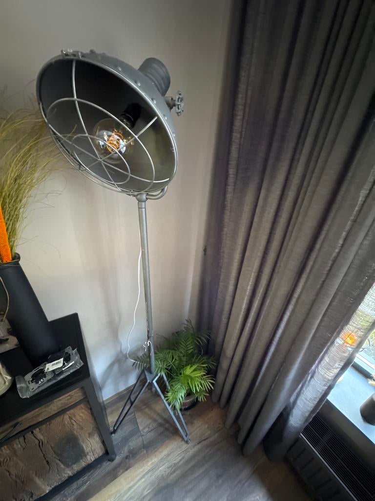 Industriële staande lamp - Brocante stijl, Ophalen of Verzenden, Gebruikt, Metaal, 150 tot 200 cm