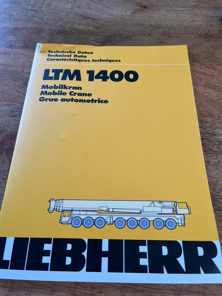 Ltm tabellen boek van liebherr 1400, Hobby en Vrije tijd, Ophalen of Verzenden, Zo goed als nieuw, Hijskraan, Tractor of Landbouw