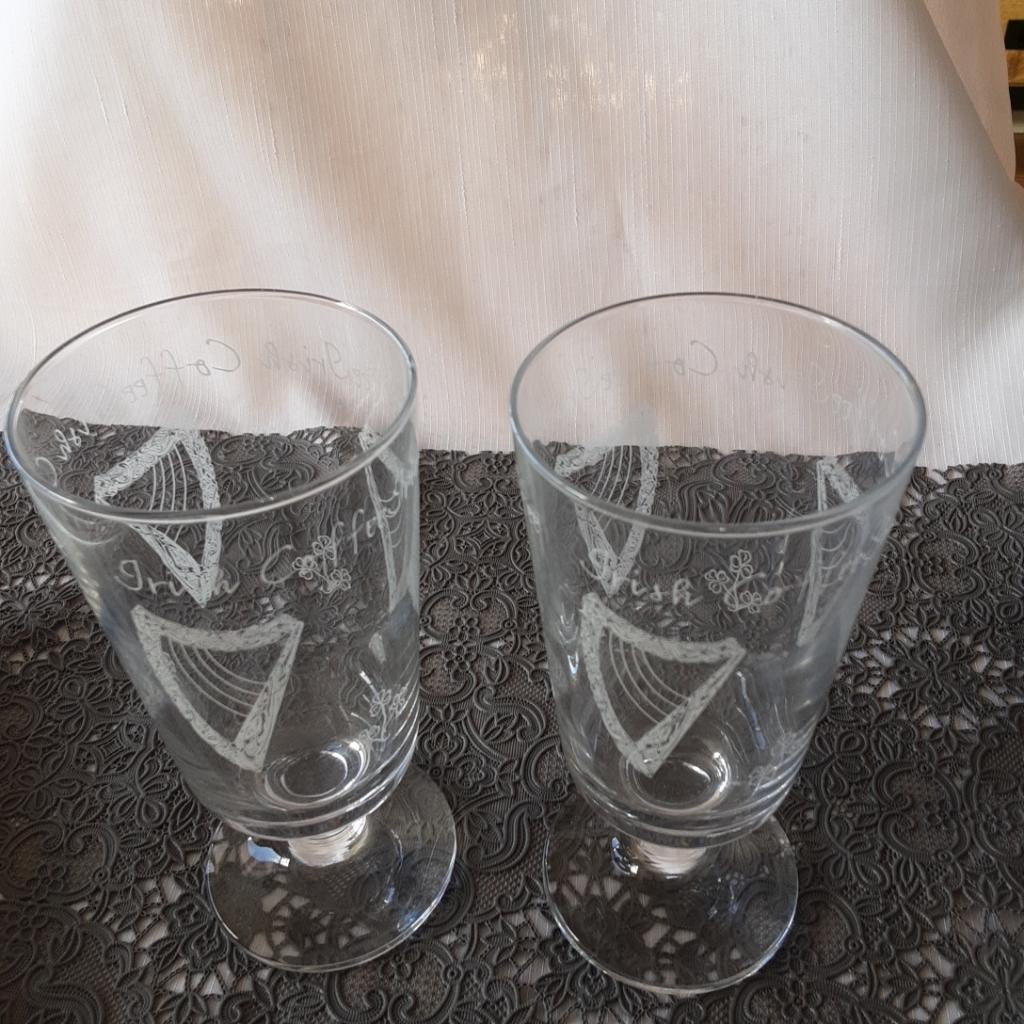 IRISH COFFEE glazen, DUBLIN logo, 2 stuks (#7), Ophalen of Verzenden, Zo goed als nieuw, Borrel- of Shotglas