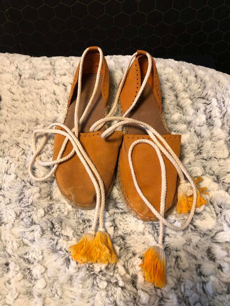 TOMS Espadrilles met kwastjes - Zo goed als nieuw, Ophalen of Verzenden, Zo goed als nieuw, Bruin, Espadrilles of Moccasins