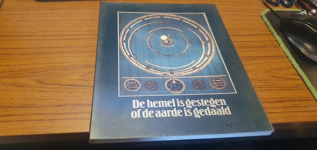 De hemel is gestegen of de aarde is gedaald Planetarium 1981, Ophalen of Verzenden, Gelezen