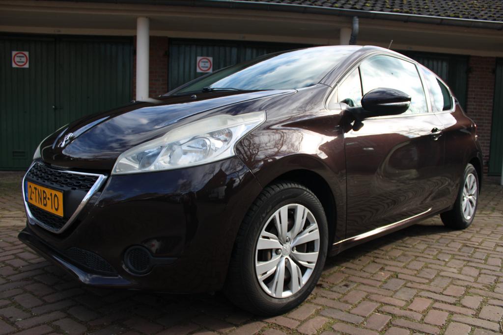 Peugeot 208 1.0 VTI 50KW/68PK 3-D 2012 Bruin, Auto's, Voorwielaandrijving, 450 kg, 31 €/maand, Bruin